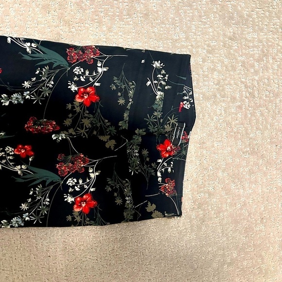 Le Chateau pants - Picture 4 of 4